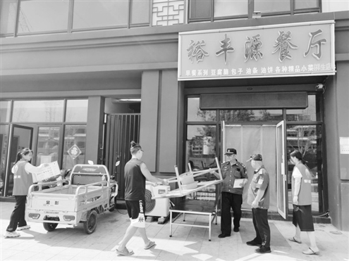 城管进社区解决了居民服务的很多痛点和难点